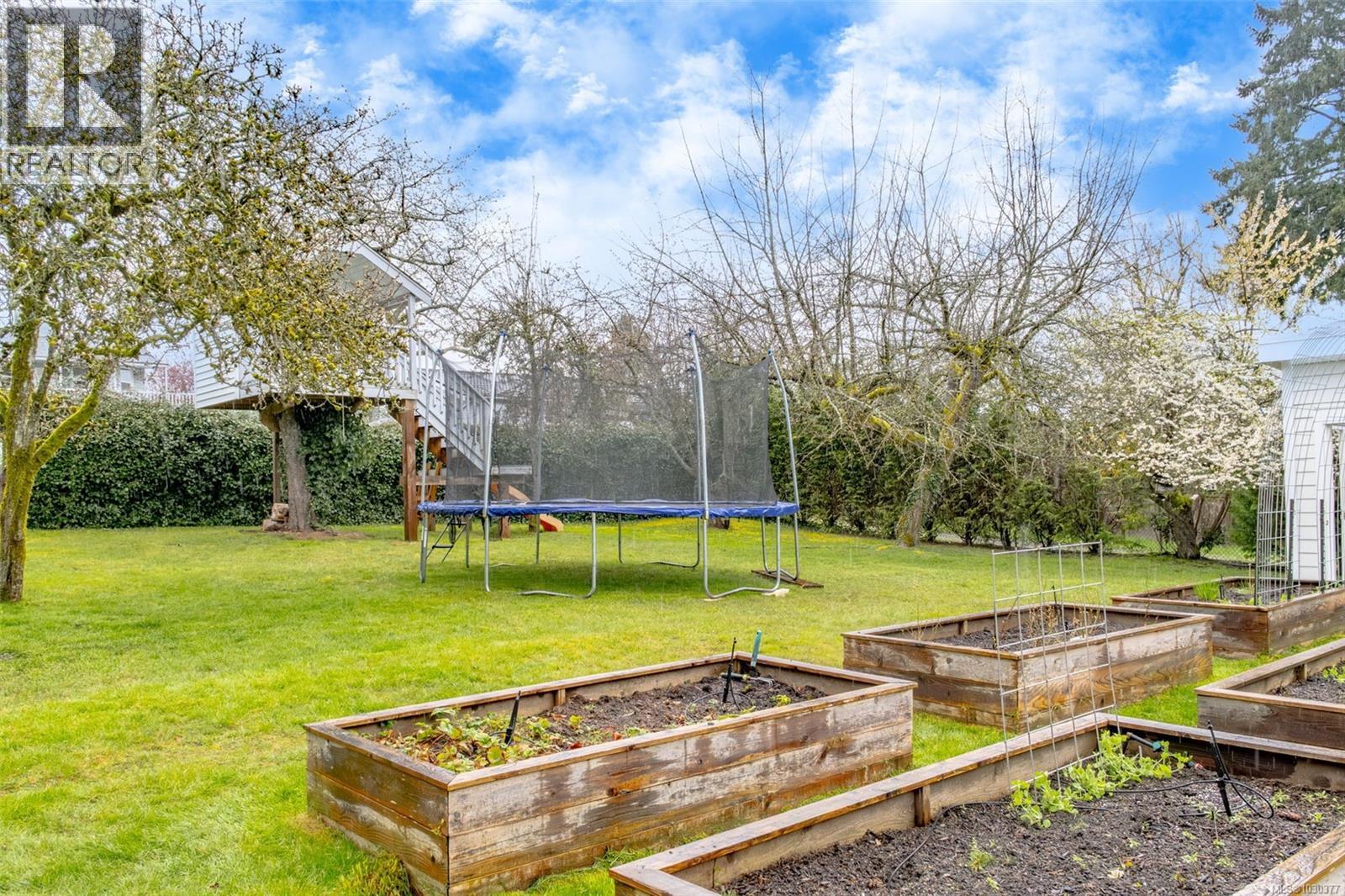 2445 Holyrood Dr, Nanaimo