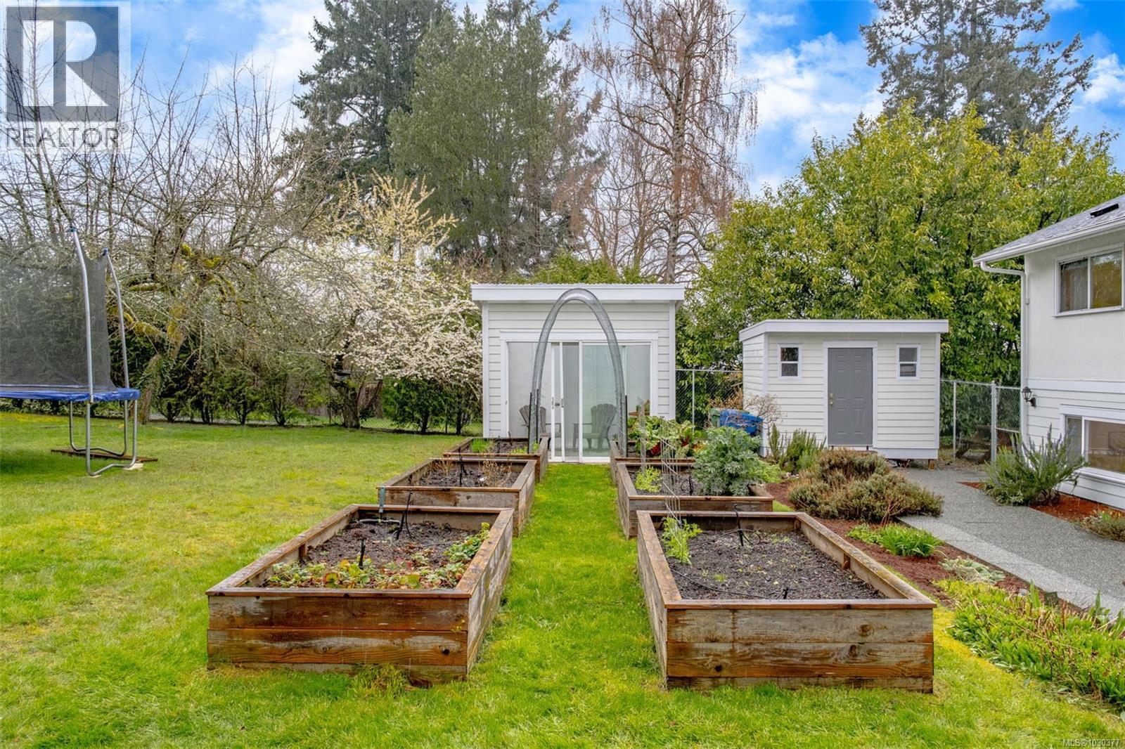 2445 Holyrood Dr, Nanaimo