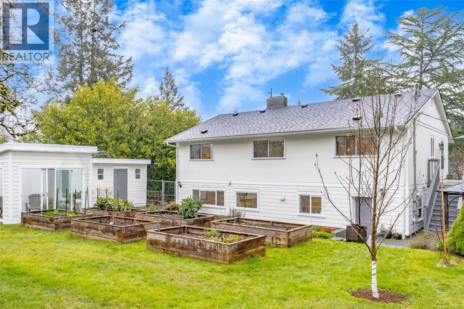 2445 Holyrood Dr, Nanaimo