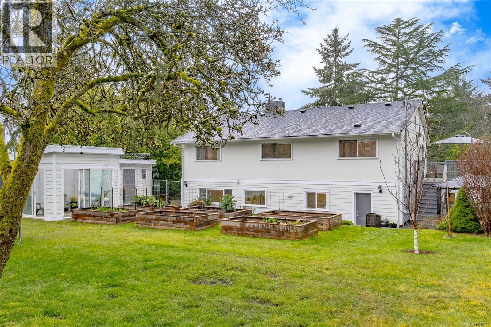 2445 Holyrood Dr, Nanaimo