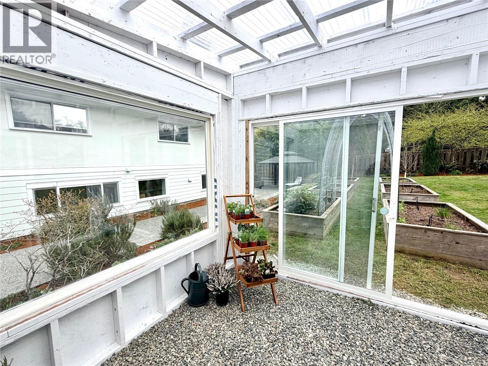 2445 Holyrood Dr, Nanaimo