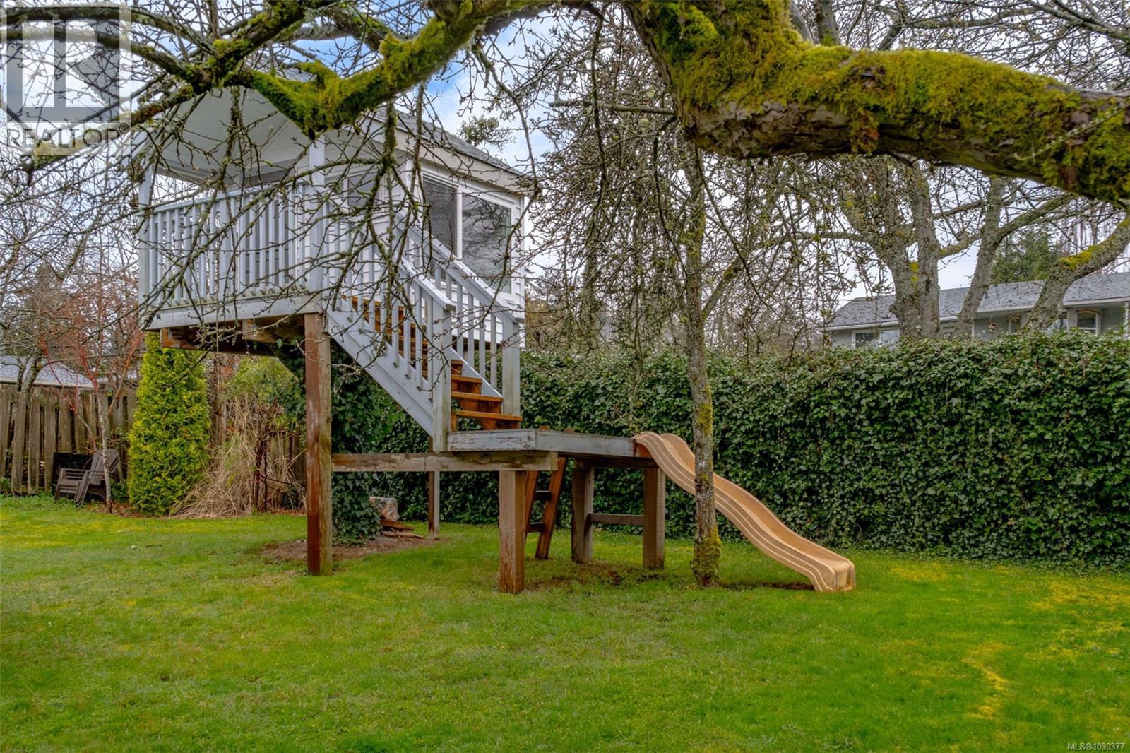 2445 Holyrood Dr, Nanaimo