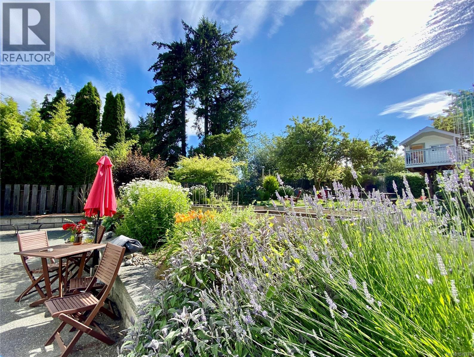 2445 Holyrood Dr, Nanaimo