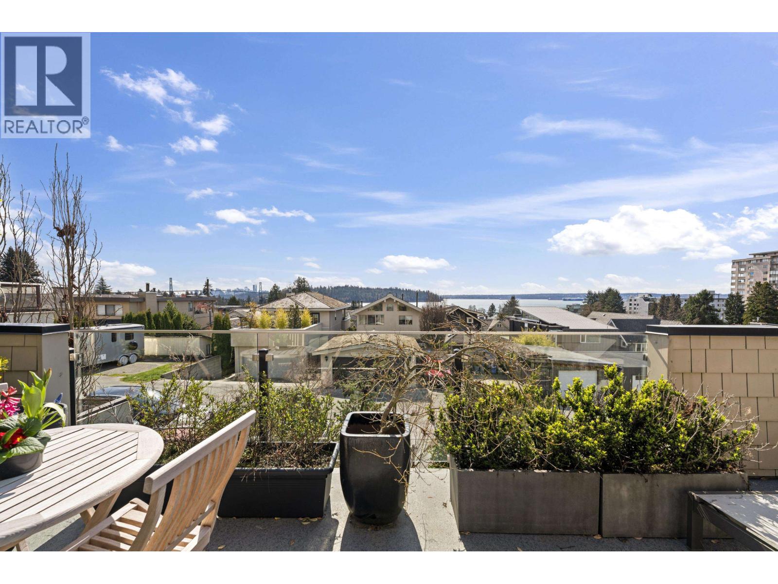 1230 ESQUIMALT AVENUE, West Vancouver