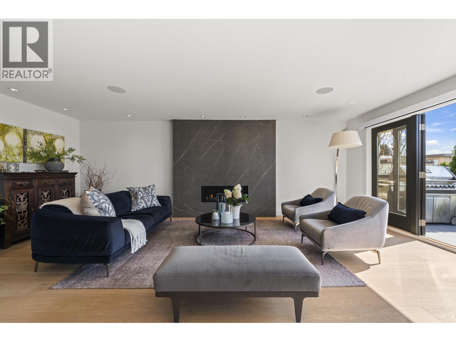 1230 ESQUIMALT AVENUE, West Vancouver