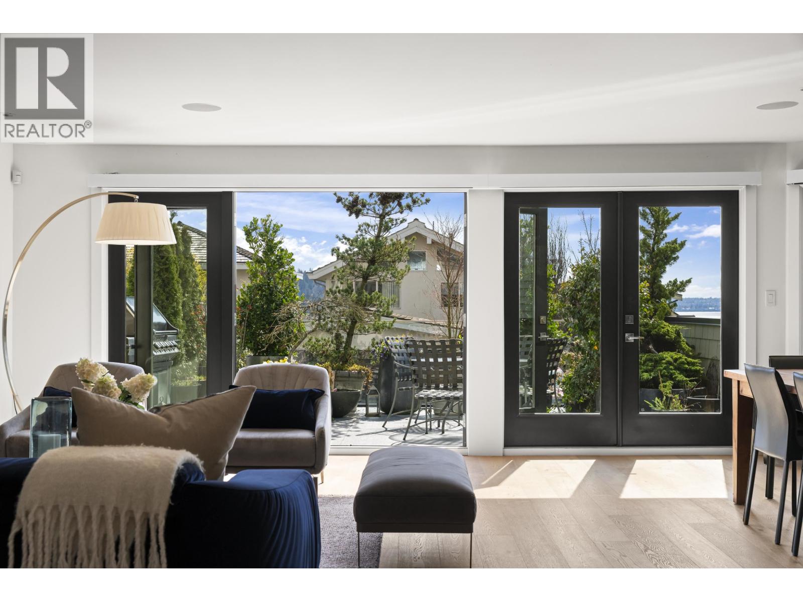 1230 ESQUIMALT AVENUE, West Vancouver