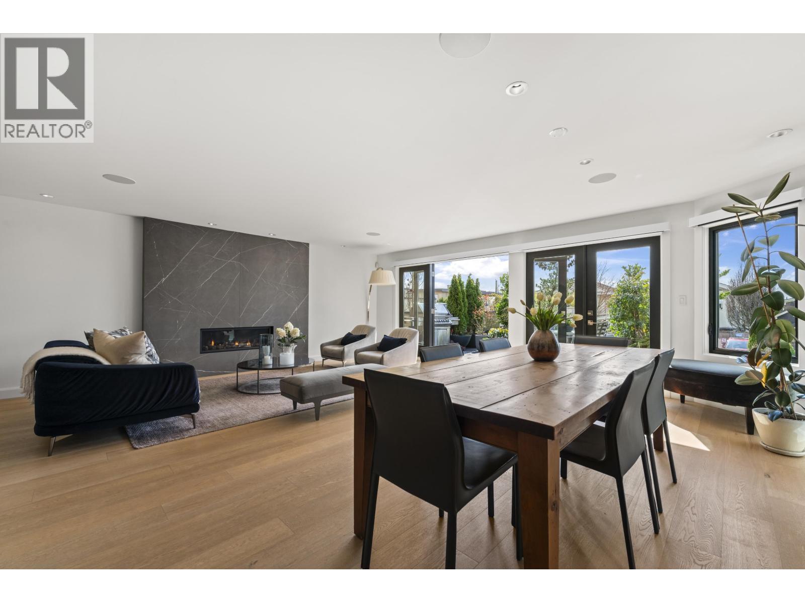 1230 ESQUIMALT AVENUE, West Vancouver