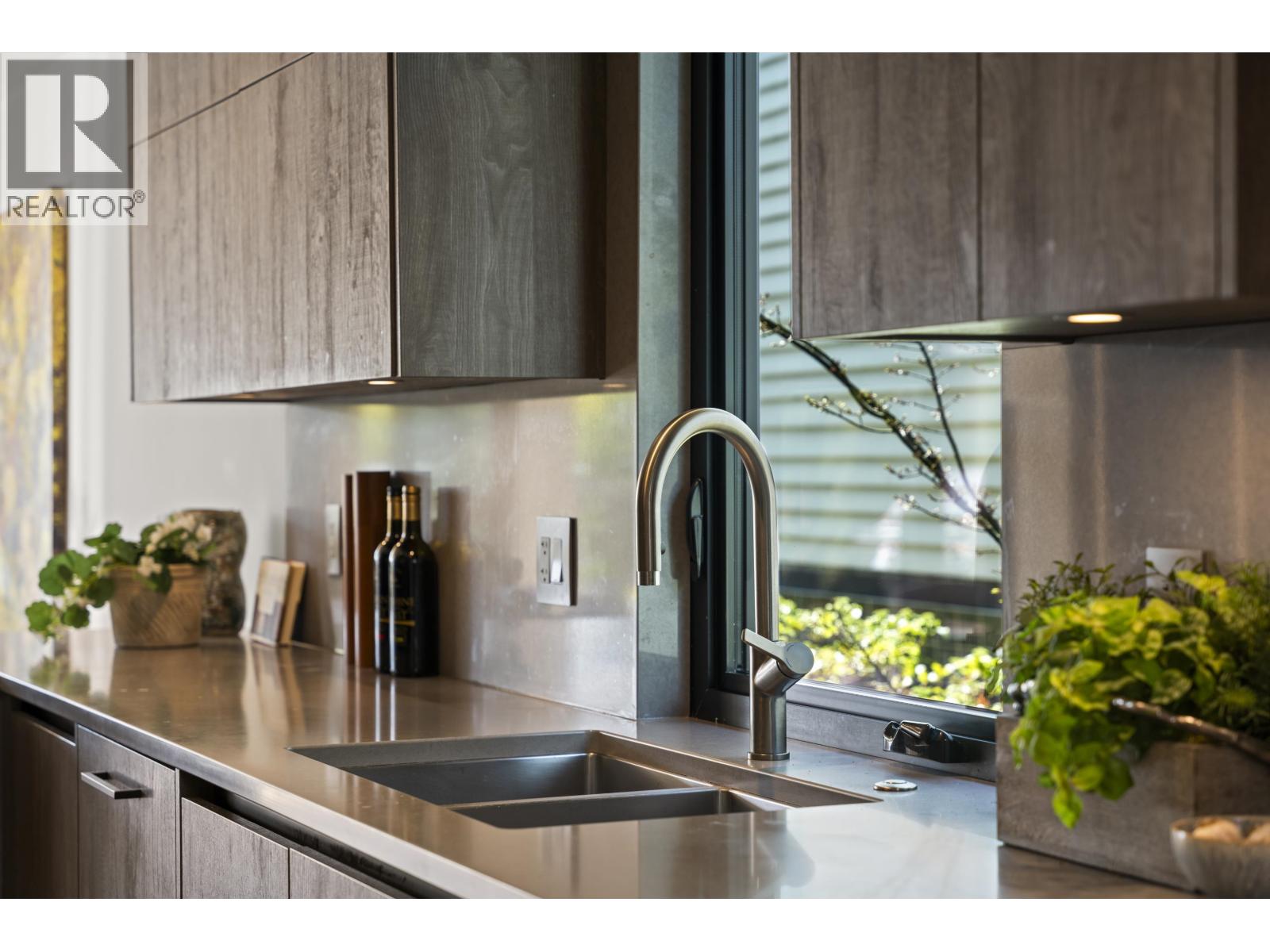 1230 ESQUIMALT AVENUE, West Vancouver