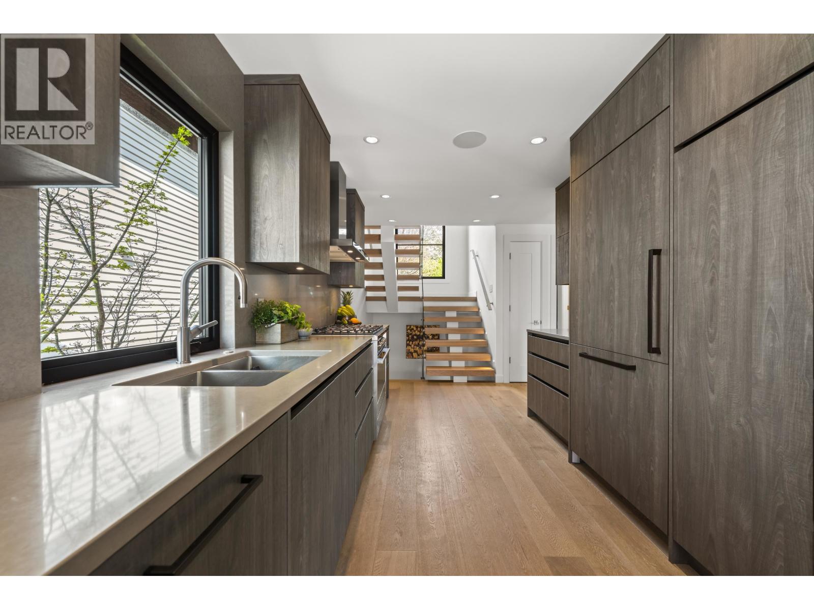 1230 ESQUIMALT AVENUE, West Vancouver