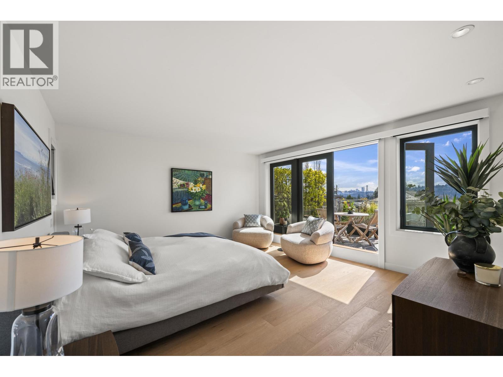 1230 ESQUIMALT AVENUE, West Vancouver