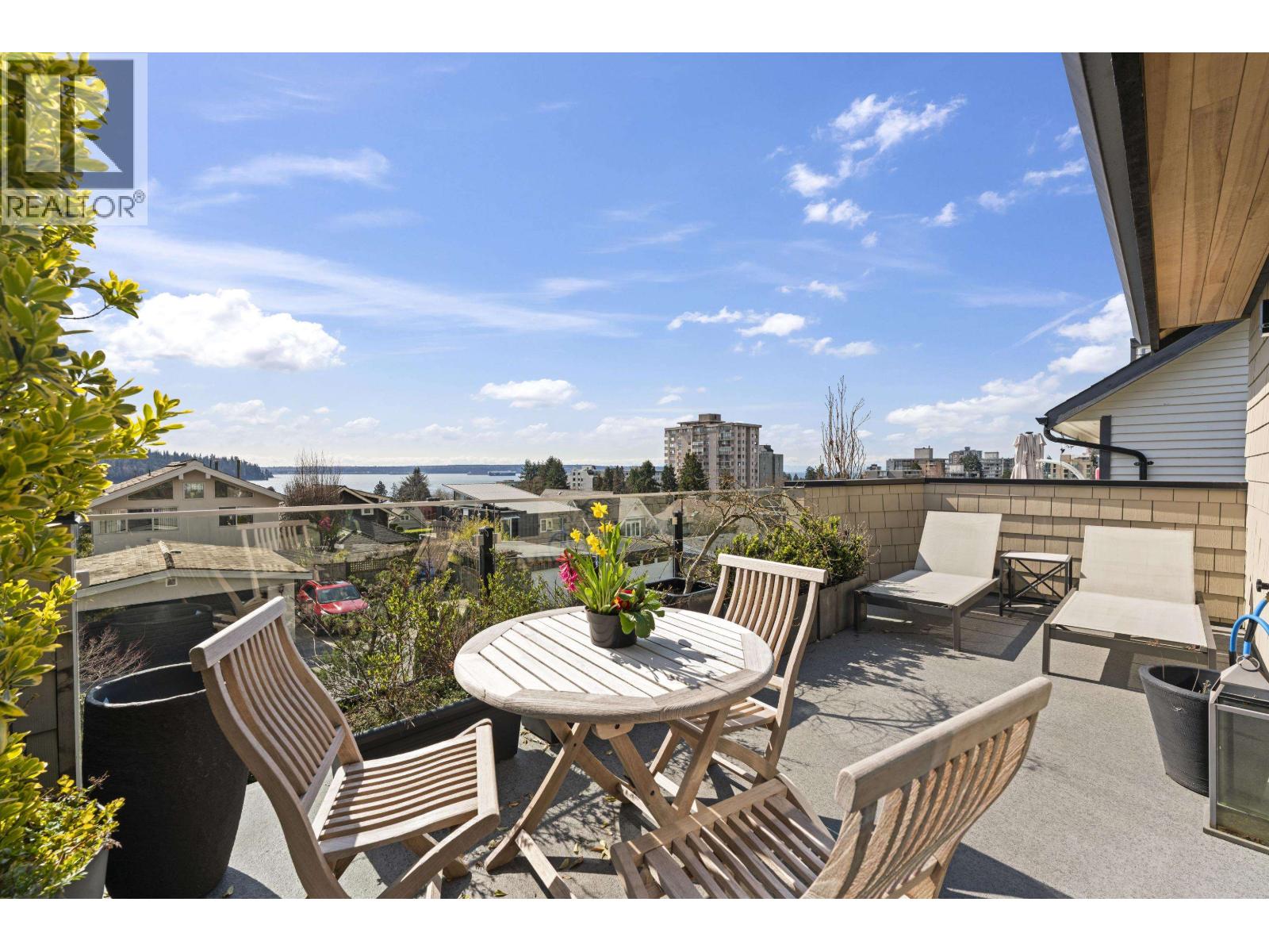 1230 ESQUIMALT AVENUE, West Vancouver