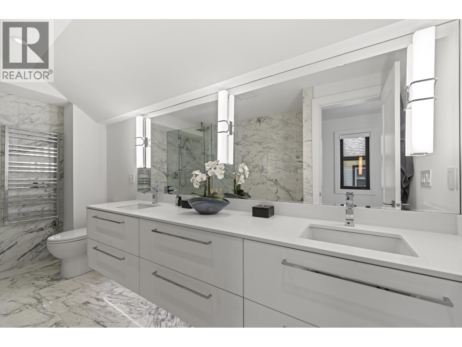 1230 ESQUIMALT AVENUE, West Vancouver