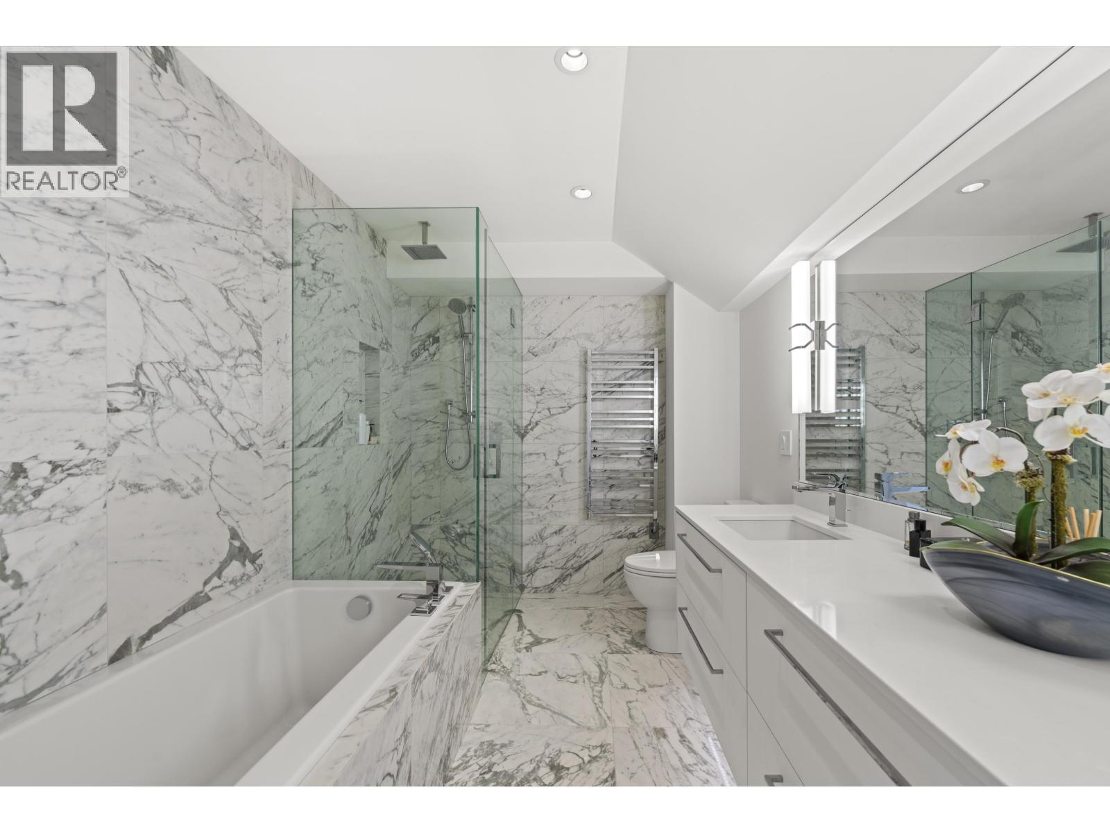 1230 ESQUIMALT AVENUE, West Vancouver