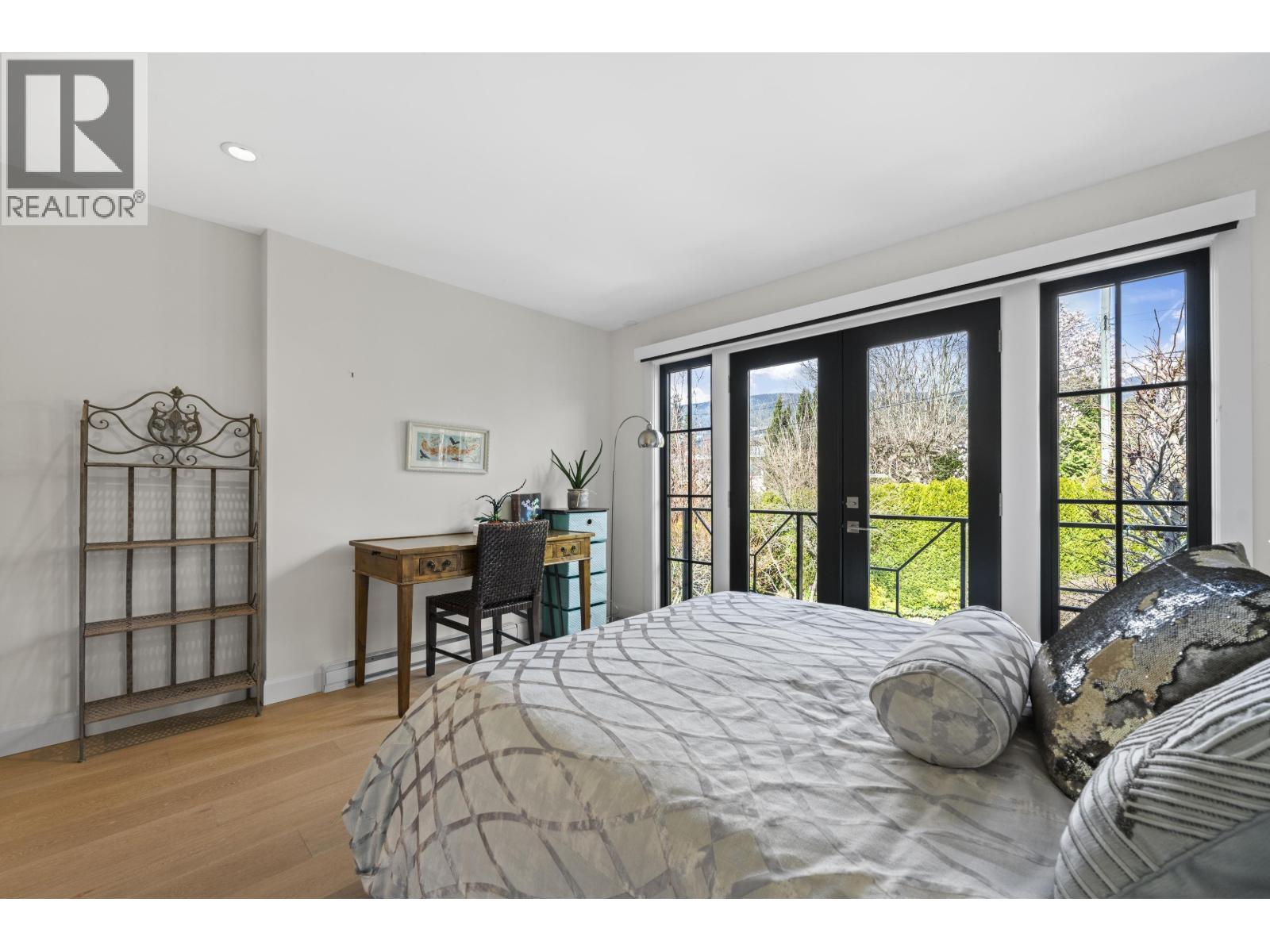 1230 ESQUIMALT AVENUE, West Vancouver