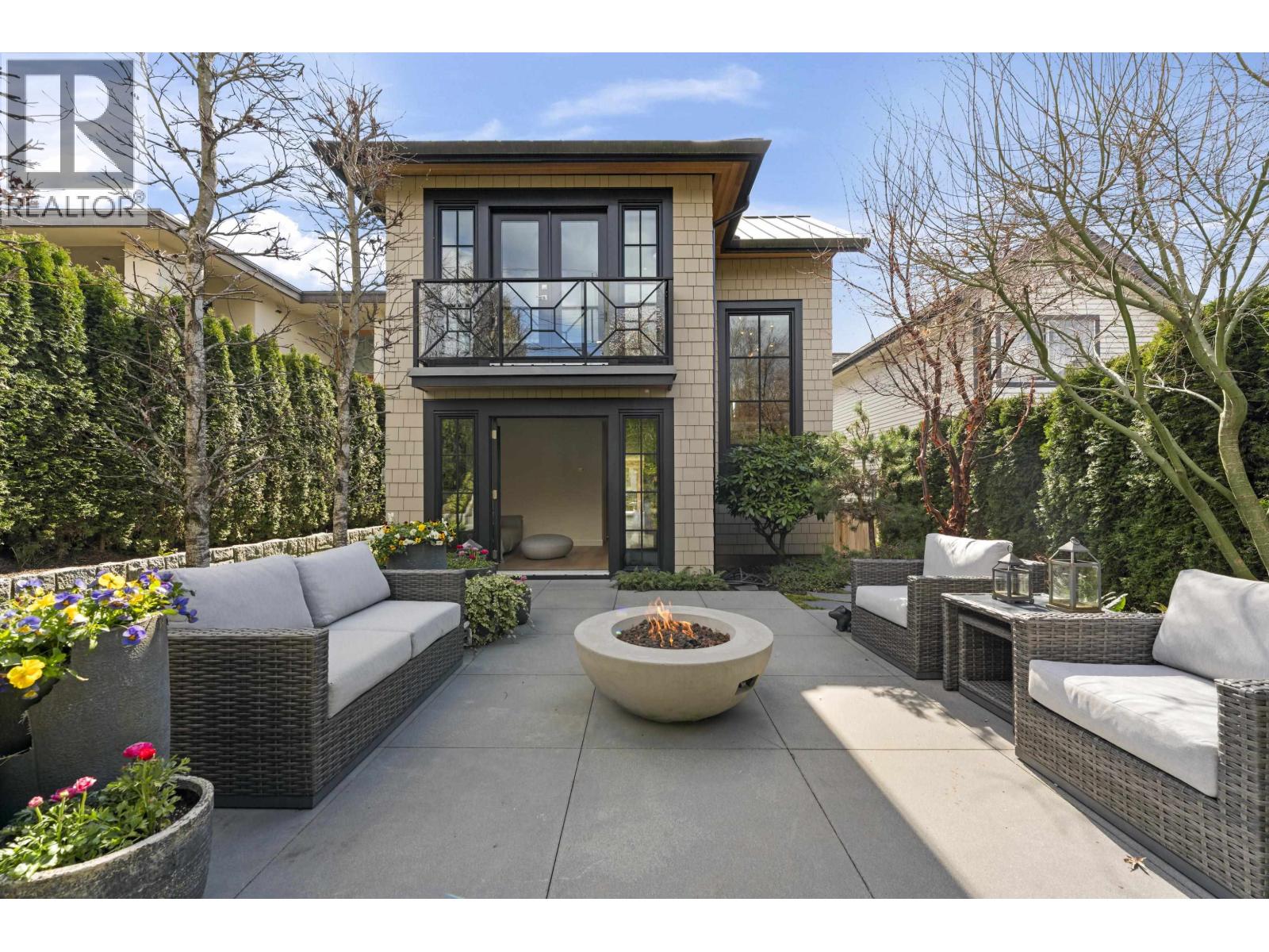 1230 ESQUIMALT AVENUE, West Vancouver