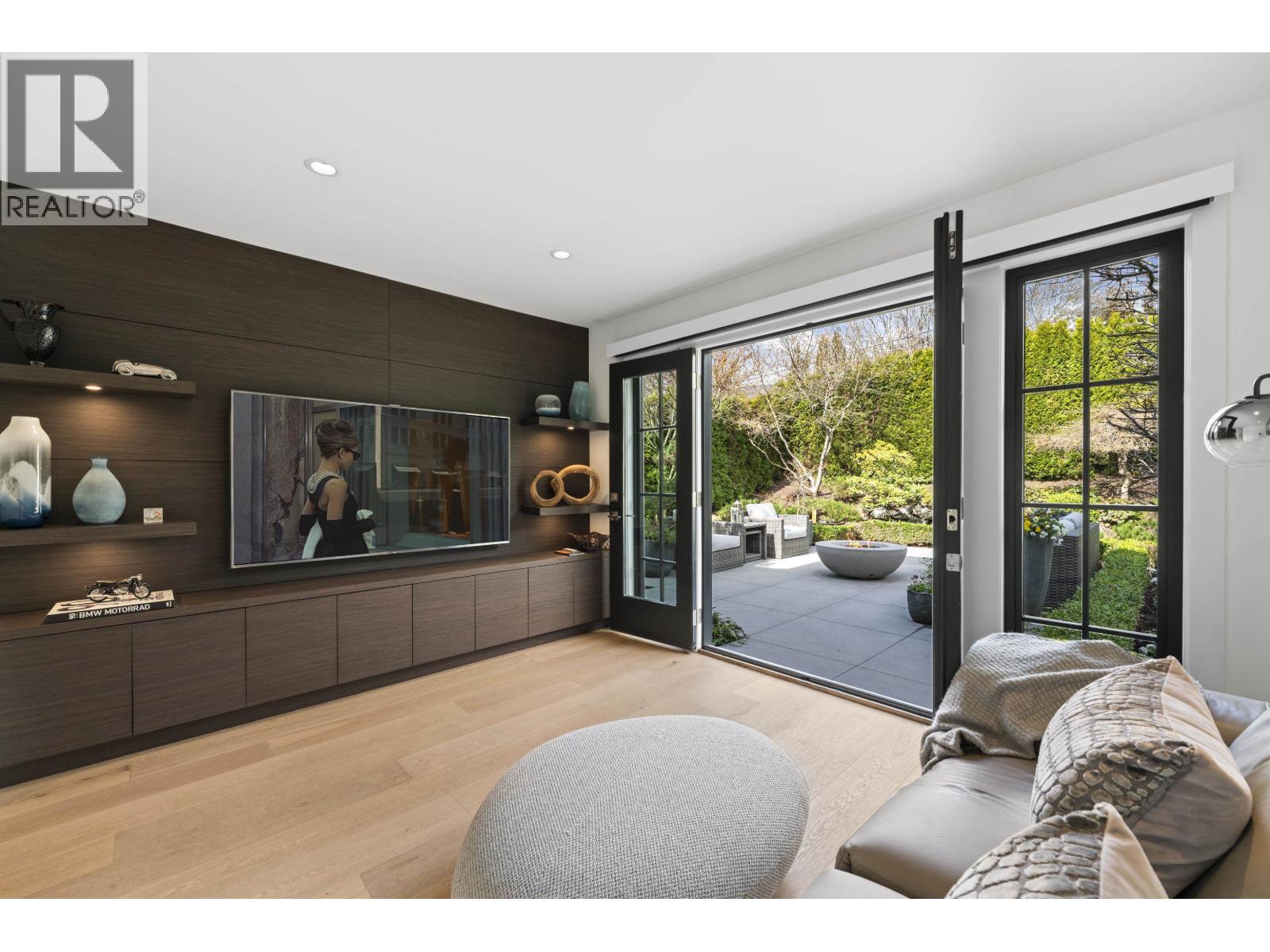 1230 ESQUIMALT AVENUE, West Vancouver