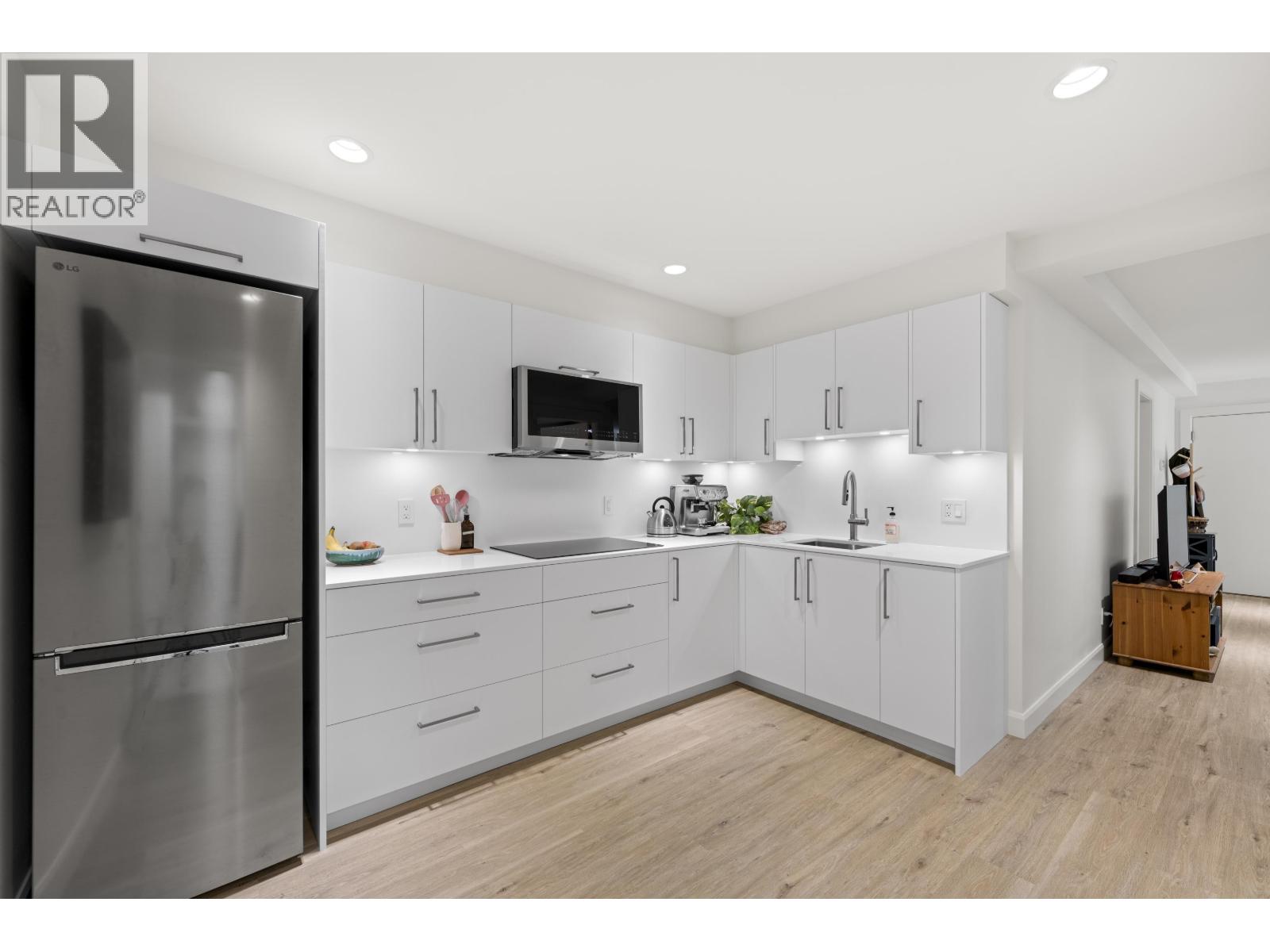 1230 ESQUIMALT AVENUE, West Vancouver