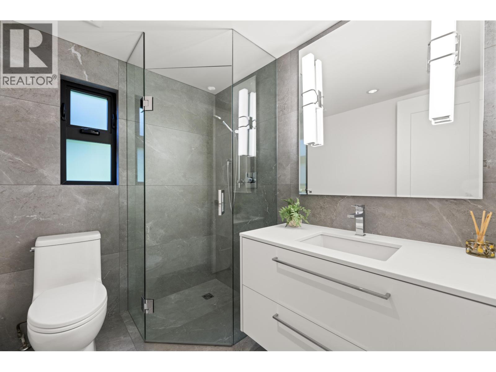 1230 ESQUIMALT AVENUE, West Vancouver