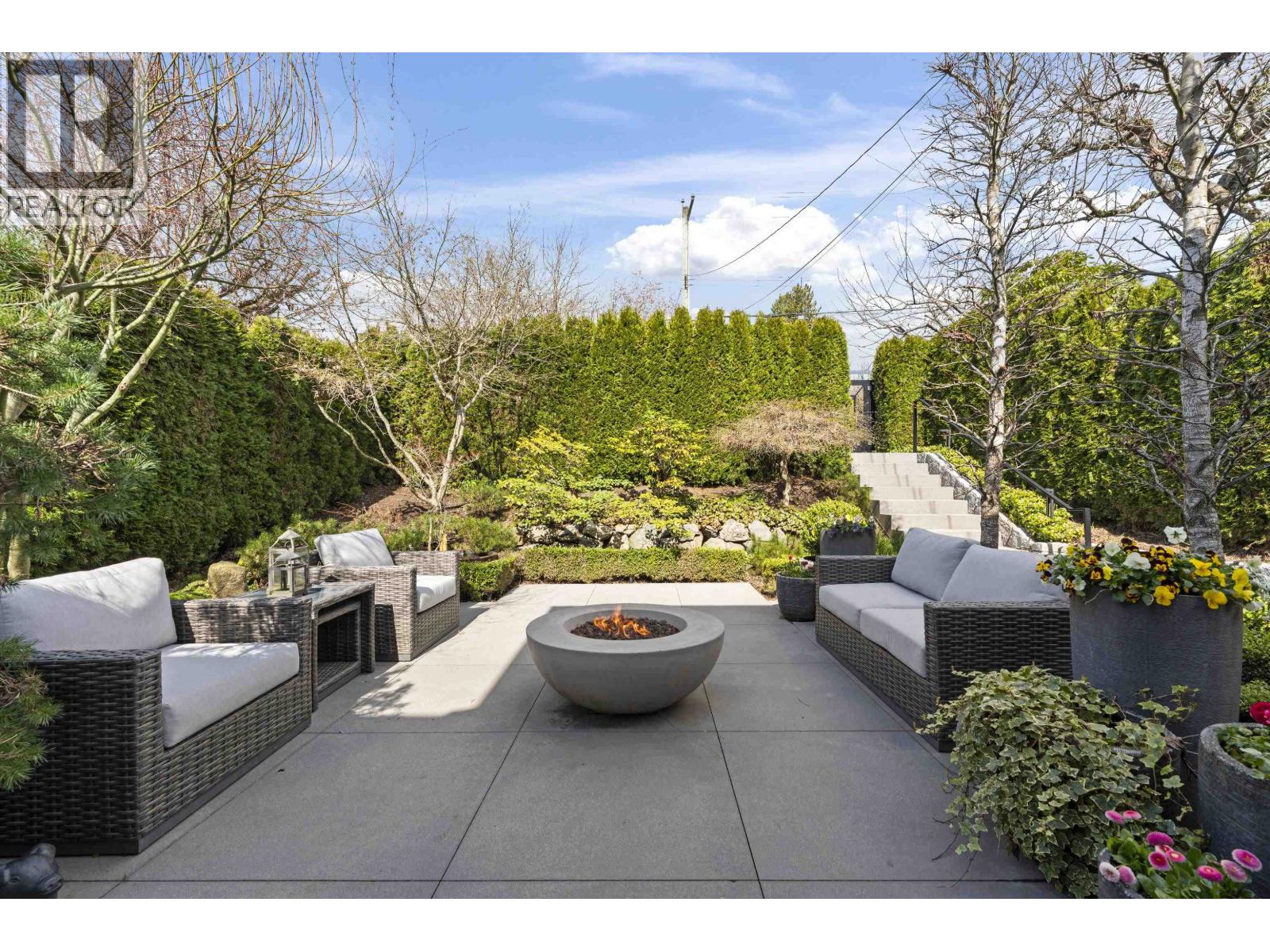 1230 ESQUIMALT AVENUE, West Vancouver