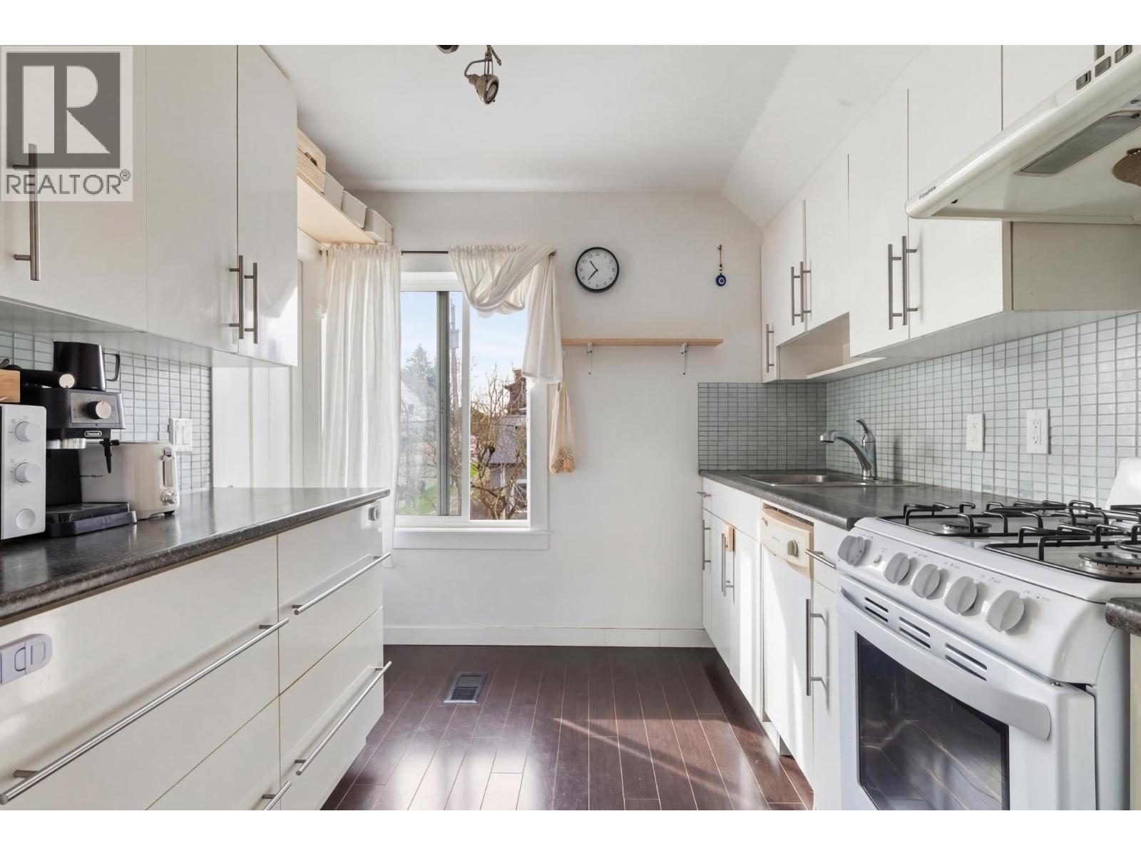 796 E 13TH AVENUE, Vancouver