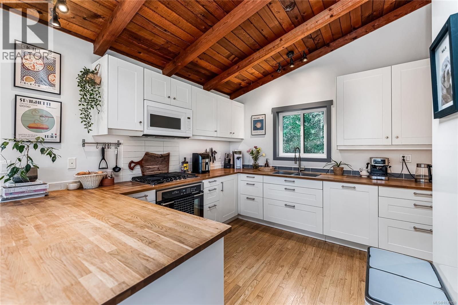 2083 North End Rd, Salt Spring