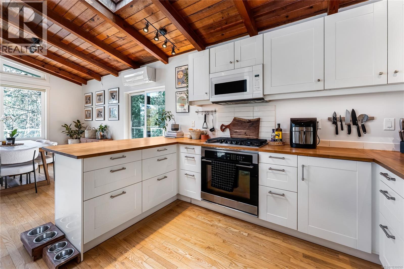 2083 North End Rd, Salt Spring