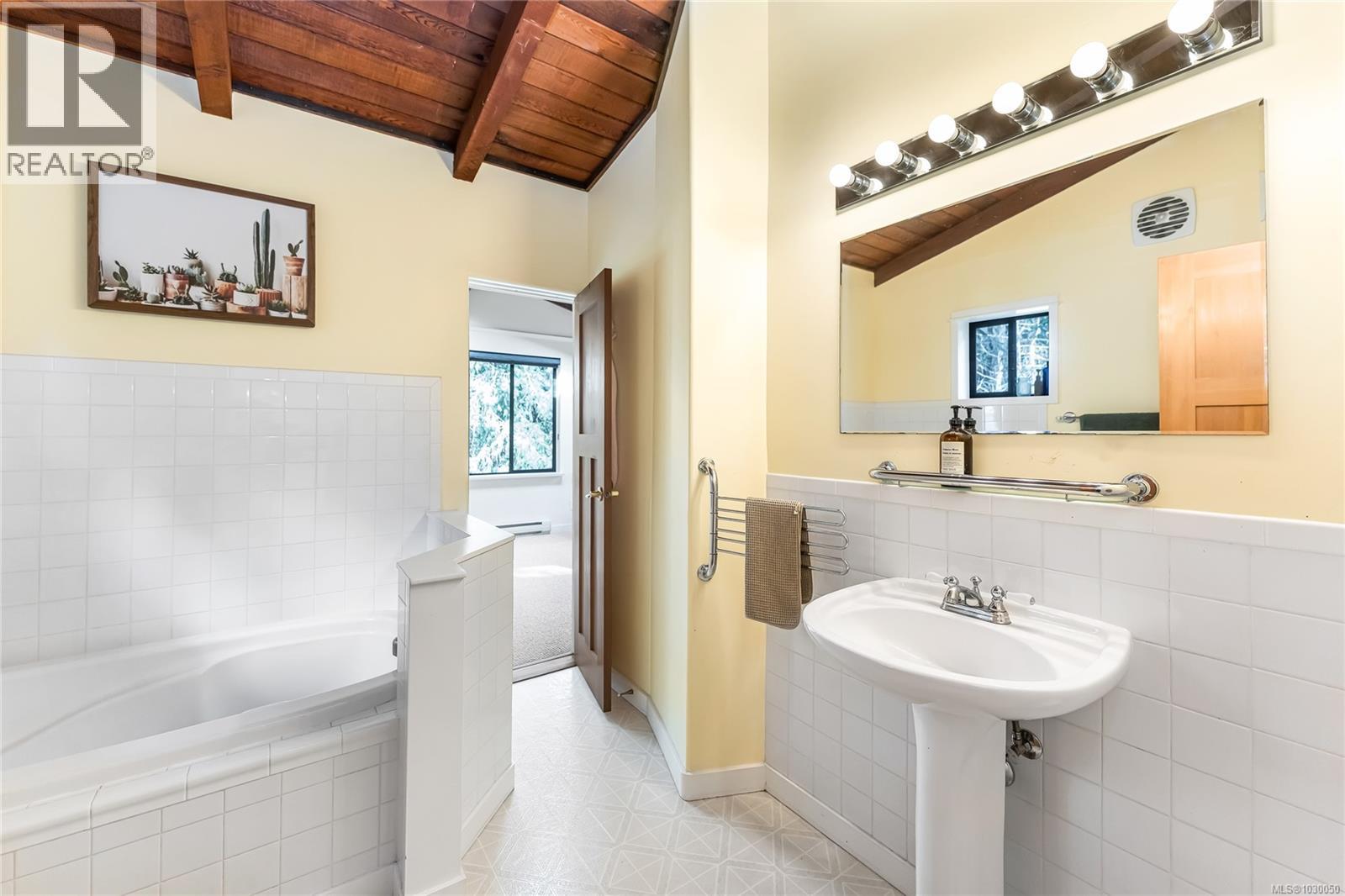 2083 North End Rd, Salt Spring