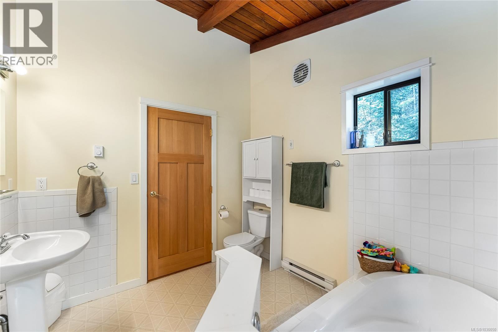 2083 North End Rd, Salt Spring