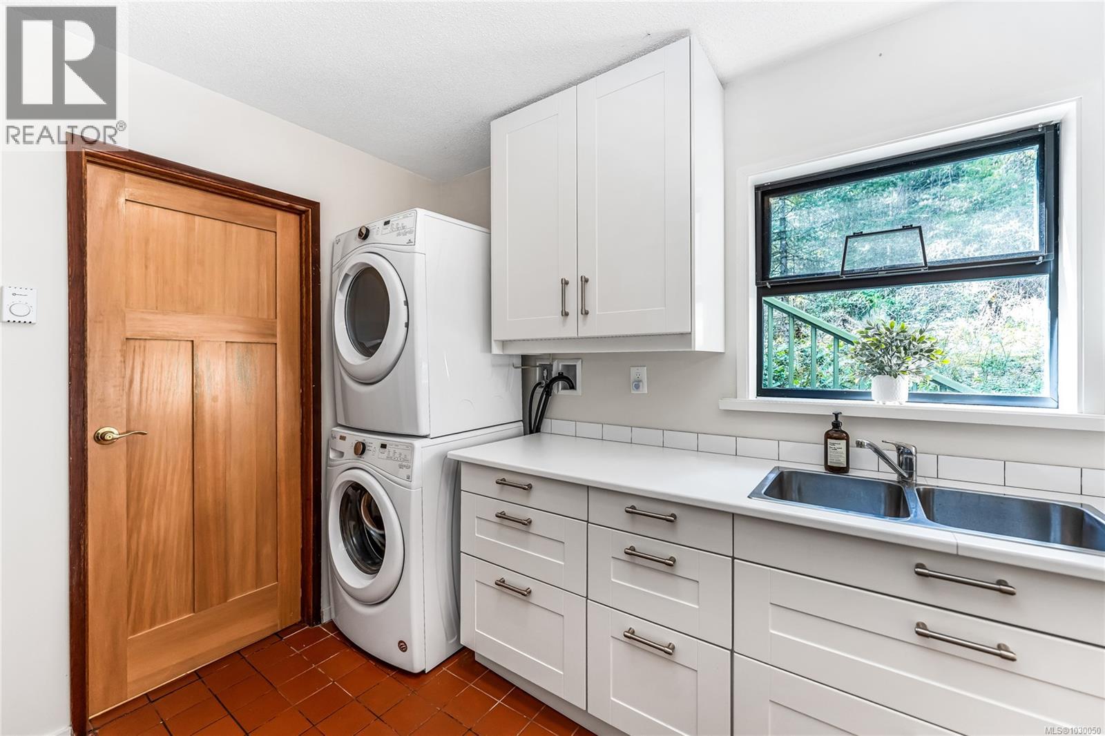 2083 North End Rd, Salt Spring