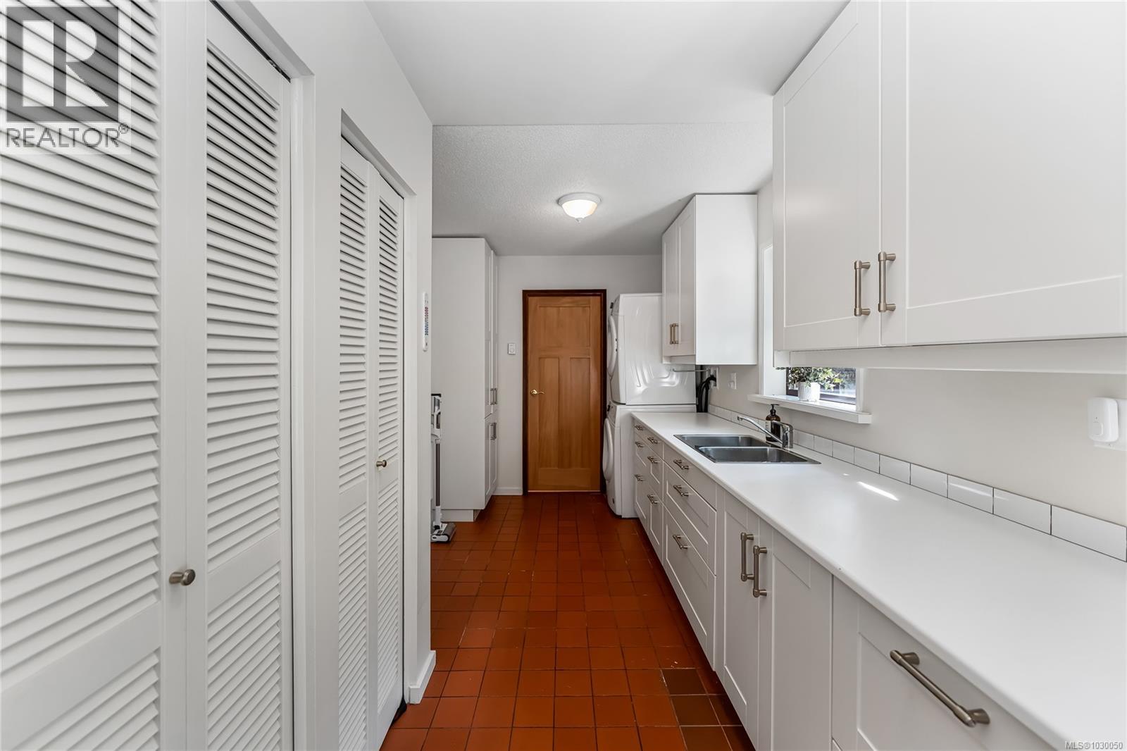 2083 North End Rd, Salt Spring