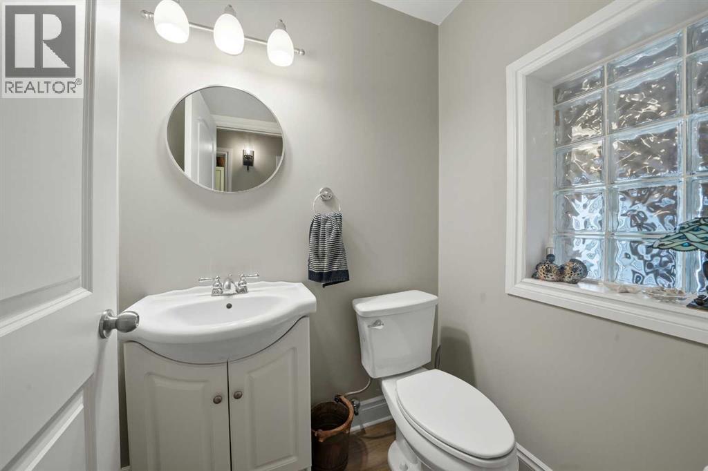 Single Family House for Sale in   Avenue Mountview Red Deer 