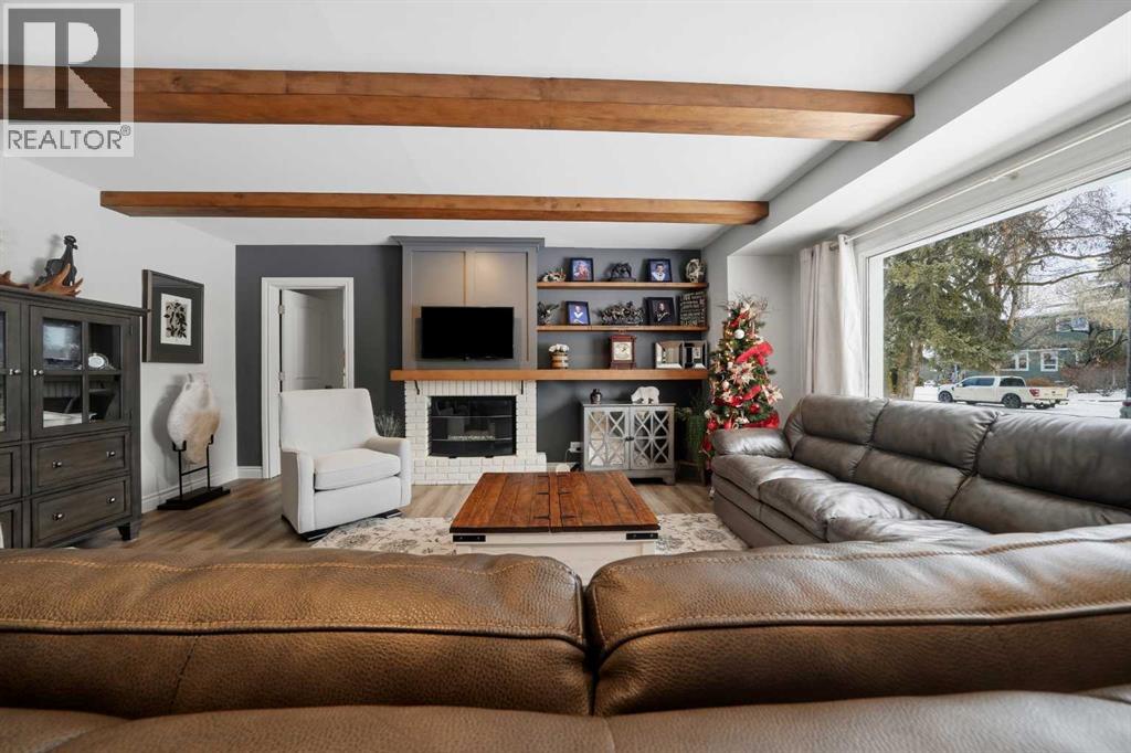 Single Family House for Sale in   Avenue Mountview Red Deer 