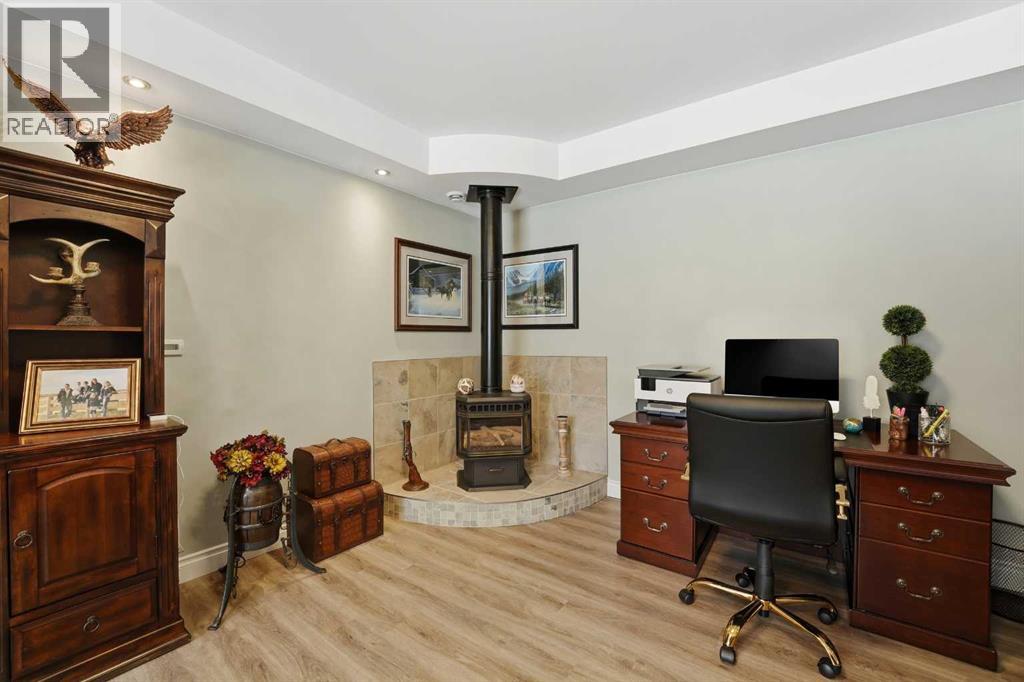 Single Family House for Sale in   Avenue Mountview Red Deer 