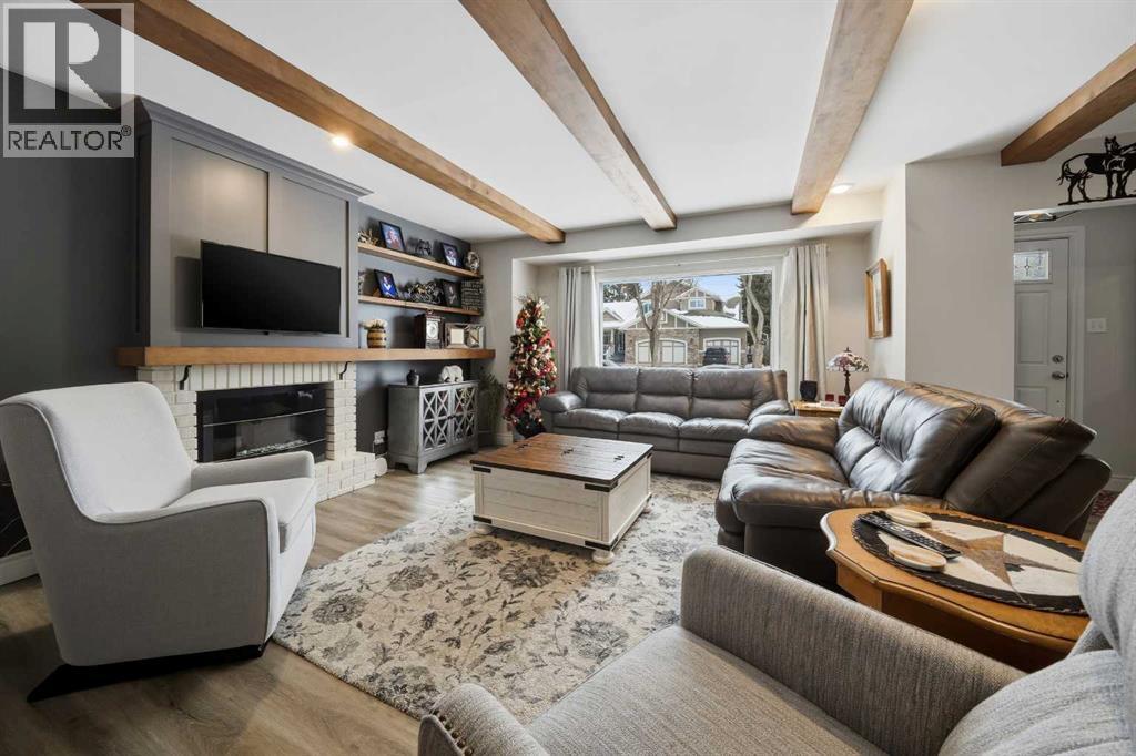 Single Family House for Sale in   Avenue Mountview Red Deer 