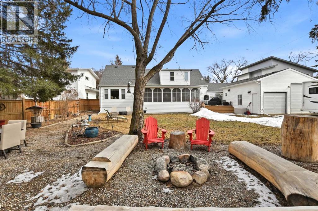 Single Family House for Sale in   Avenue Mountview Red Deer 