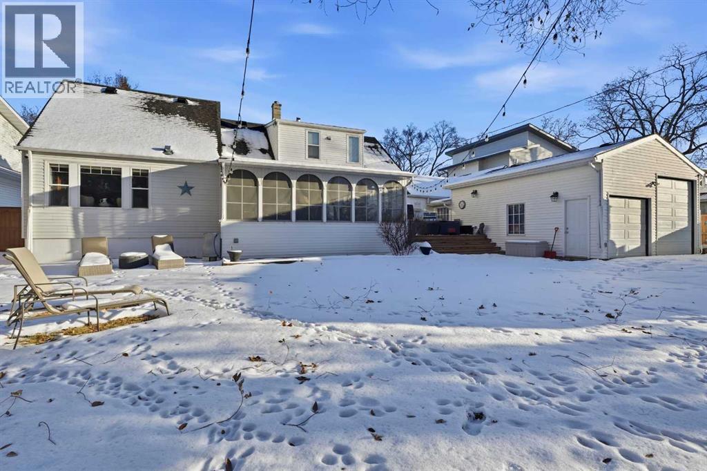 Single Family House for Sale in   Avenue Mountview Red Deer 