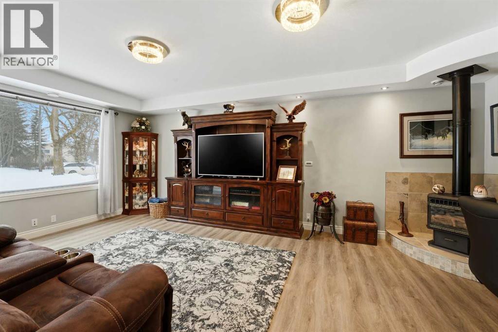 Single Family House for Sale in   Avenue Mountview Red Deer 