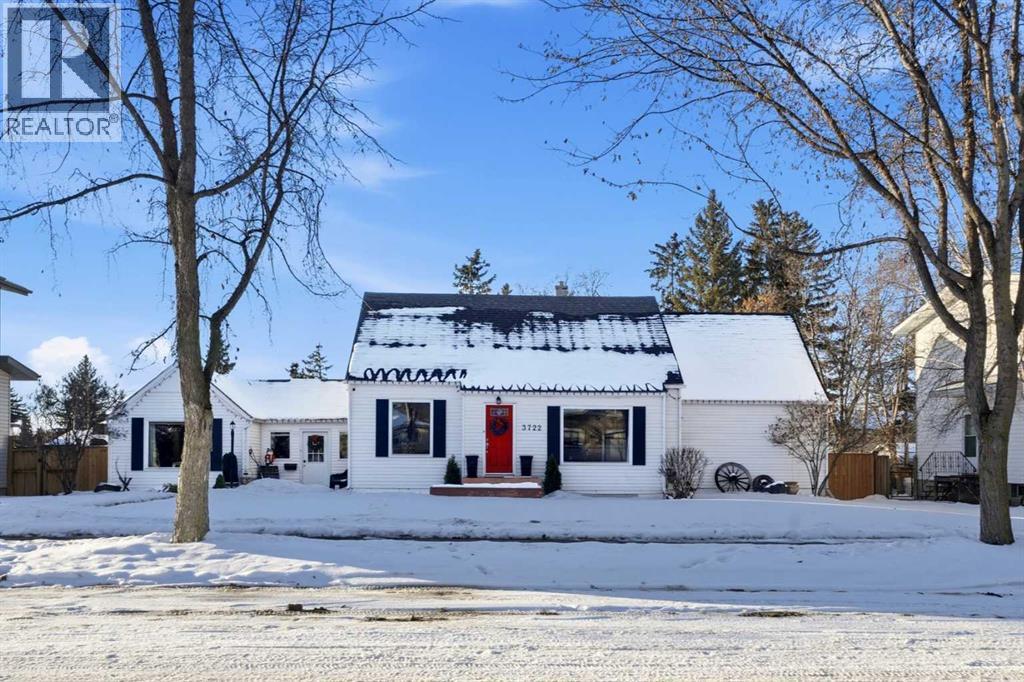 Single Family House for Sale in   Avenue Mountview Red Deer 