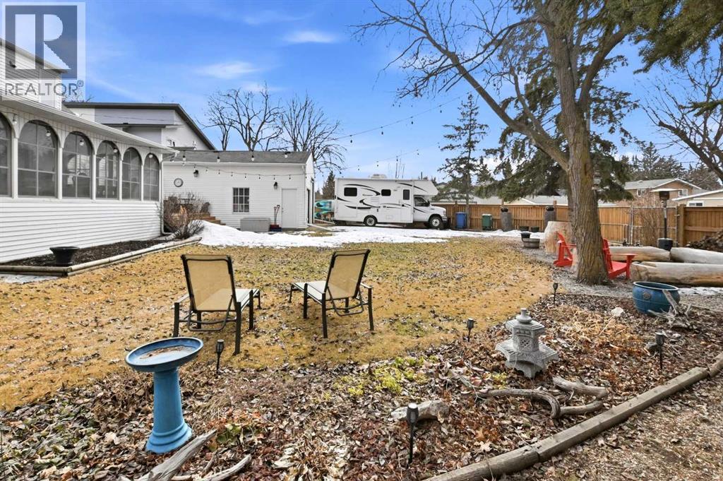 Single Family House for Sale in   Avenue Mountview Red Deer 