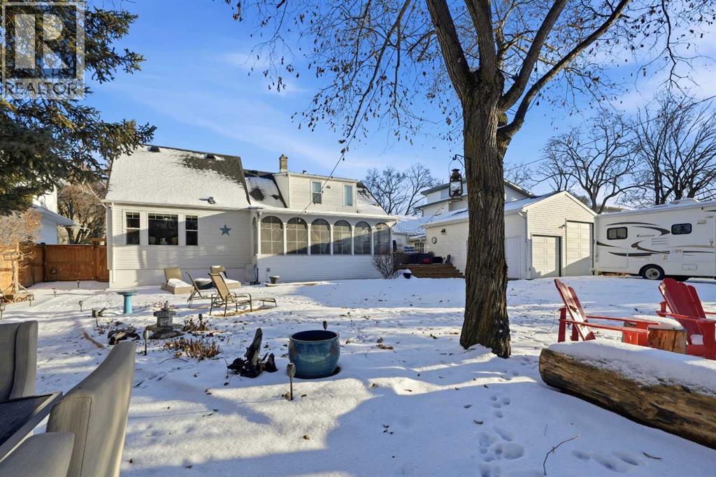 Single Family House for Sale in   Avenue Mountview Red Deer 