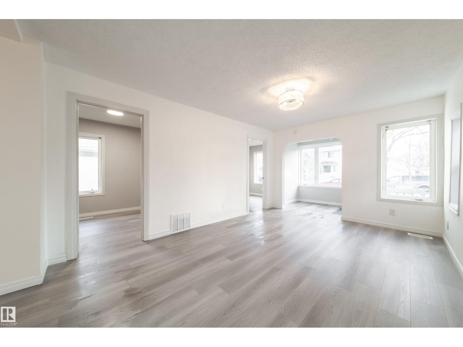 11912 77 ST NW - 1