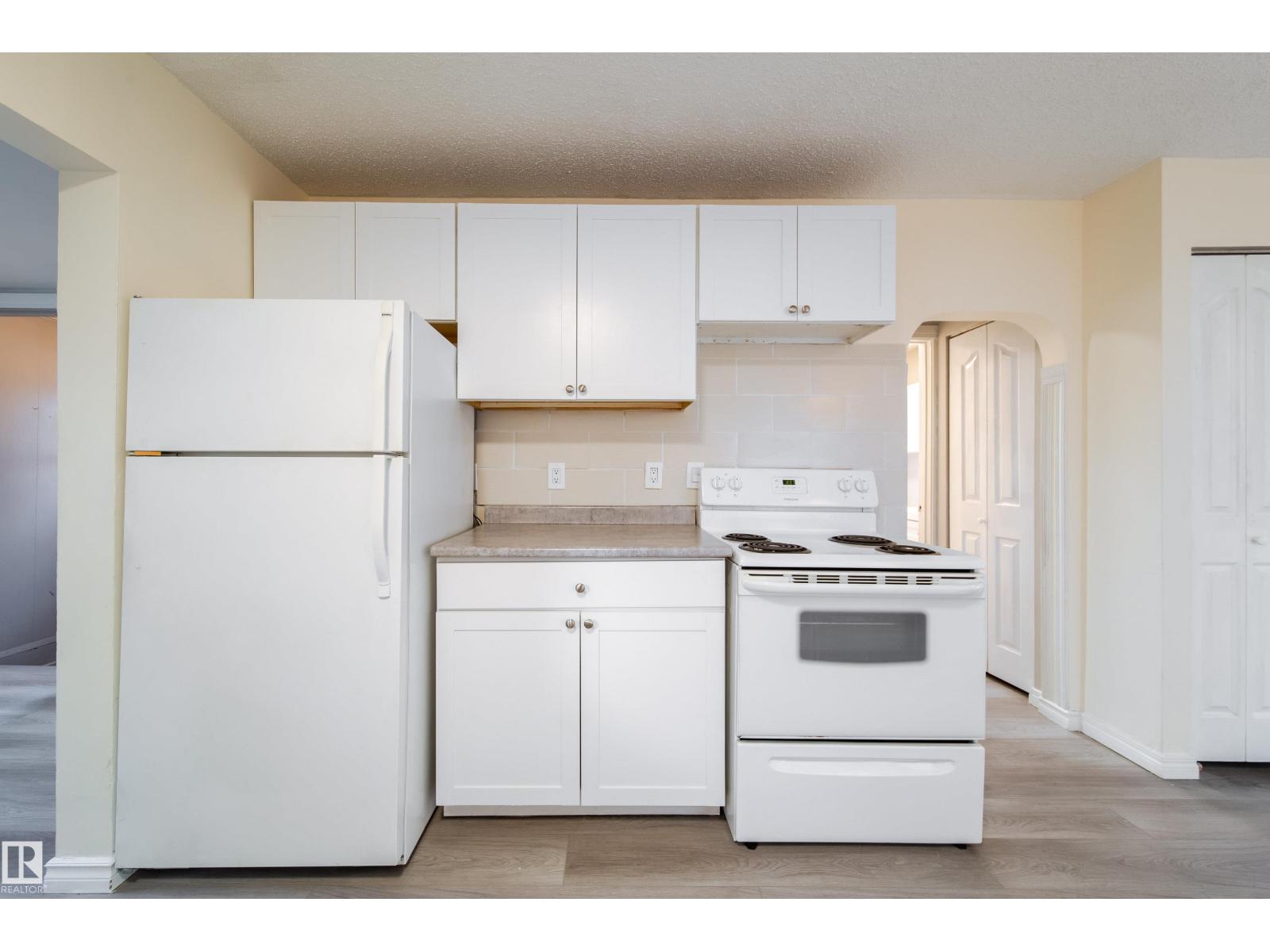 11912 77 ST NW - 15