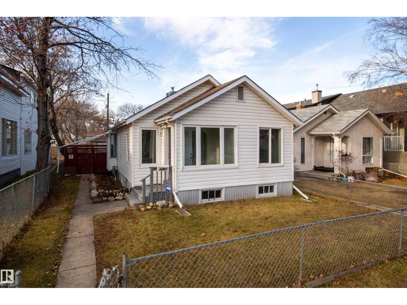 11912 77 ST NW - 2
