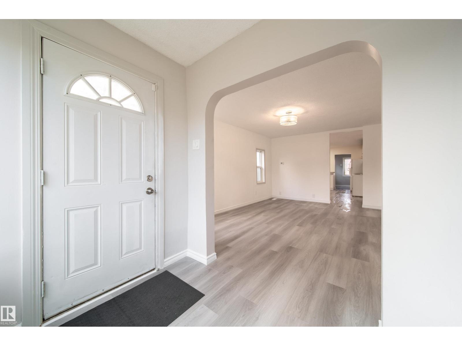 11912 77 ST NW - 4