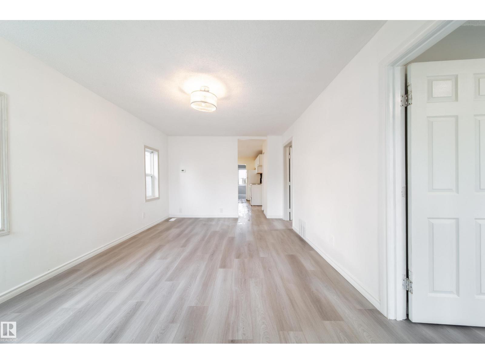 11912 77 ST NW - 5