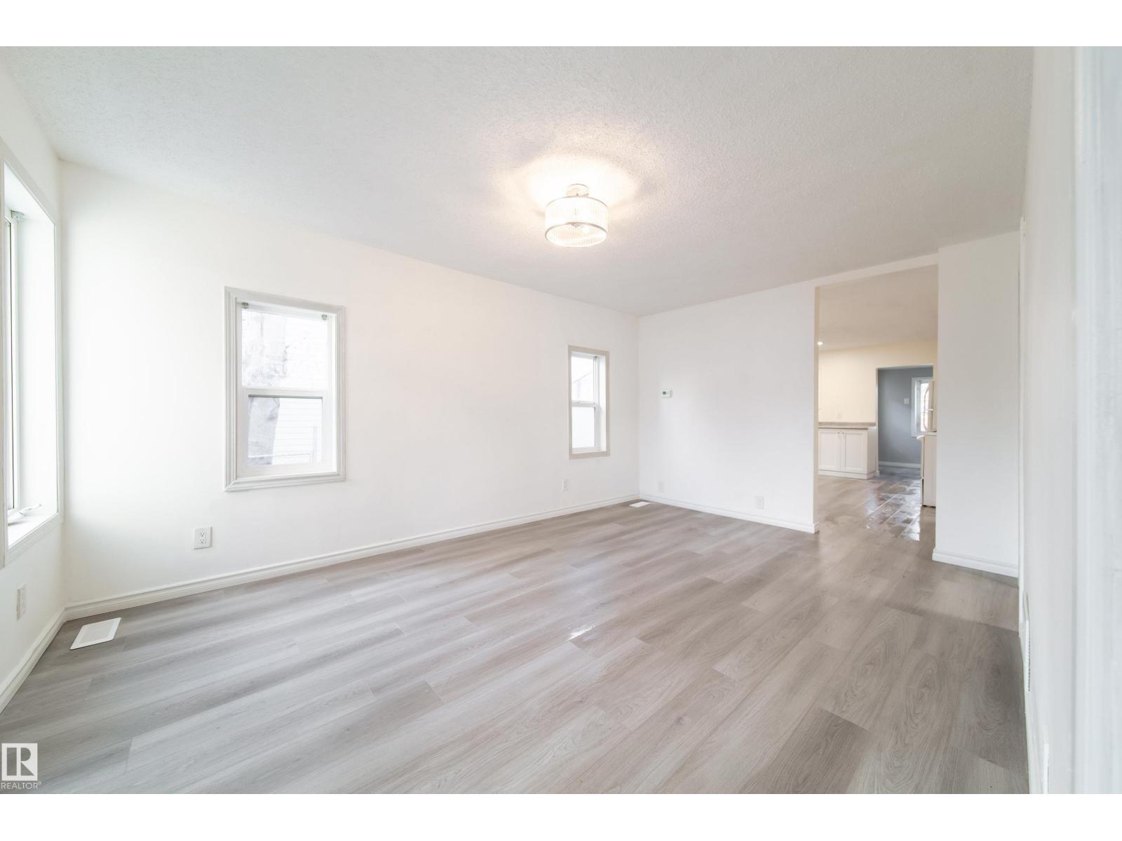 11912 77 ST NW - 7
