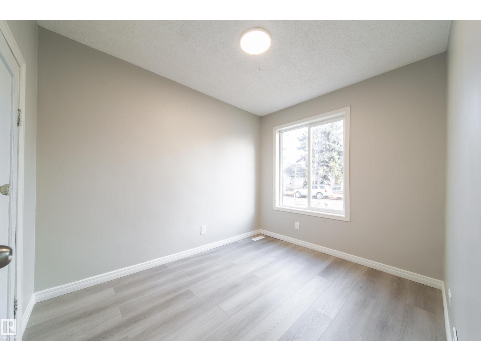 11912 77 ST NW - 8