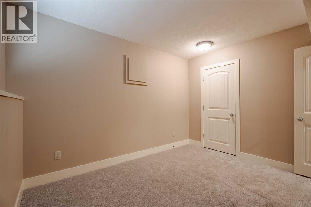 Single Family House Bi-level for Sale in    Avenue NW Bowness Calgary 