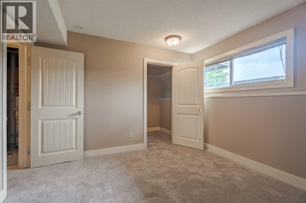 Single Family House Bi-level for Sale in    Avenue NW Bowness Calgary 