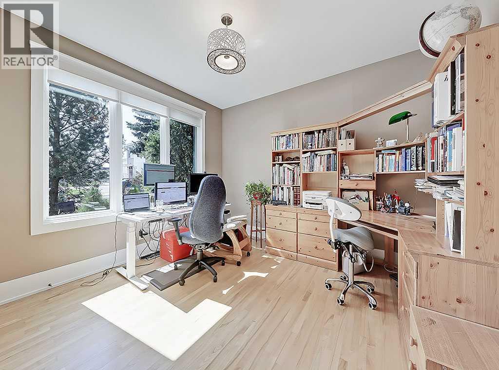 Single Family House for Sale in   Avenue SW Elboya Calgary 